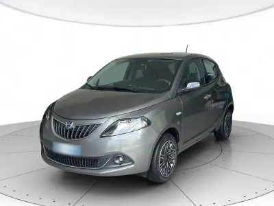Usata Lancia Ypsilon Gold 70 CV (51 kW) 2022 Grigio Utilitaria