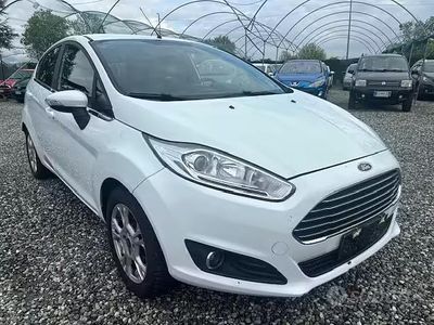 Begagnad Ford Fiesta 75 HK (55 kW) 2017 Vit Sedan