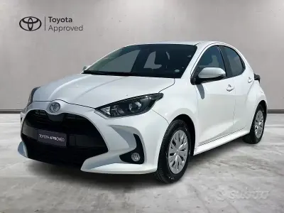 Usata Toyota Yaris Active 72 CV (52 kW) 2022 Grigio Utilitaria
