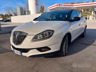 Usado Lancia Delta 120 CV (88 kW) 2010 Blanco Utilitario