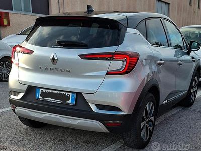 Occasion Renault Captur 101 ch (74 kW) 2023 Gris SUV