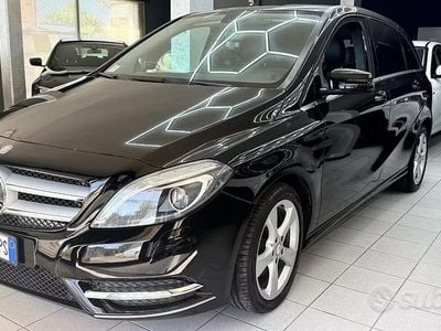 Gebraucht Mercedes B180 Premium 109 PS (80 kW) 2014 Schwarz Van / Kleinbus