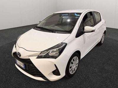 Usata Toyota Yaris Active 69 CV (50 kW) 2017 Bianco Berlina