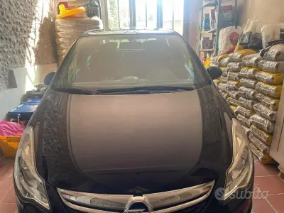 Usata Opel Corsa 95 CV (69 kW) 2012 Nero Utilitaria