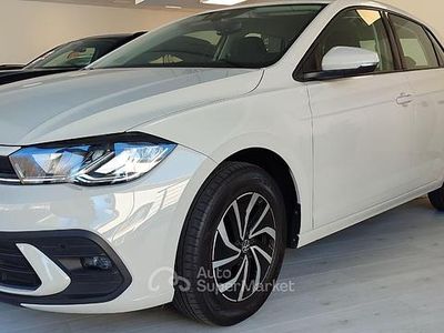 Usata VW Polo Life 95 CV (69 kW) 2023 Bianco Utilitaria