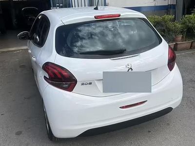 Usata Peugeot 208 102 CV (75 kW) 2019 Bianco Utilitaria
