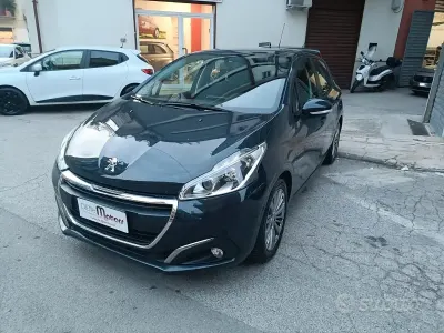 Usata Peugeot 208 Active 75 CV (55 kW) 2016 Bluazzurro Utilitaria