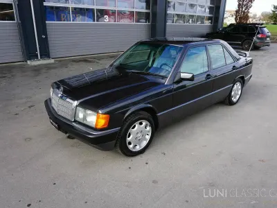 Usata Mercedes 190 136 CV (100 kW) 1992 Grigio Berlina