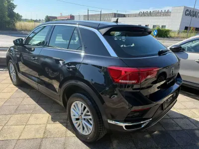 Usata VW T-Roc Business 110 CV (80 kW) 2020 Nero SUV