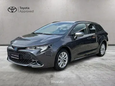 Usata Toyota Corolla Active 140 CV (102 kW) 2023 Grigio scuro Station wagon