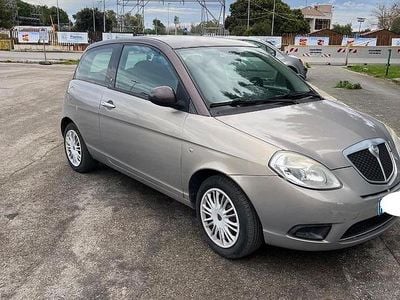 Usata Lancia Ypsilon 75 CV (55 kW) 2010 Marrone Utilitaria