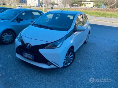Usata Toyota Aygo Cool 69 CV (50 kW) 2015 Bianco Utilitaria