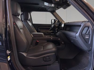 Käytetty Land Rover Defender SE Dynamic 200 HP (147 kW) 2024 Musta Katumaasturi