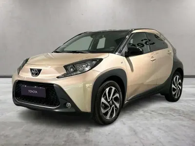 Usata Toyota Aygo X Trend 72 CV (52 kW) 2025 Oro SUV