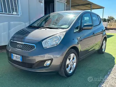 Usata Kia Venga 90 CV (66 kW) 2010 Grigio Utilitaria