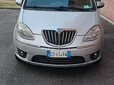 Usata Lancia Musa 95 CV (69 kW) 2010 Grigio Monovolume