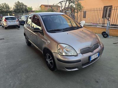 Usata Toyota Yaris Sol 65 CV (47 kW) 2003 Argento Utilitaria