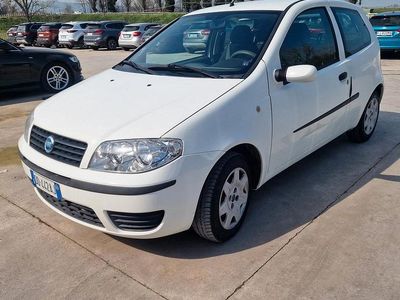 Usata Fiat Punto Dynamic 69 CV (50 kW) 2006 Bianco Utilitaria