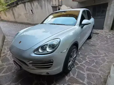 Usata Porsche Cayenne 240 CV (176 kW) 2010 Grigio SUV