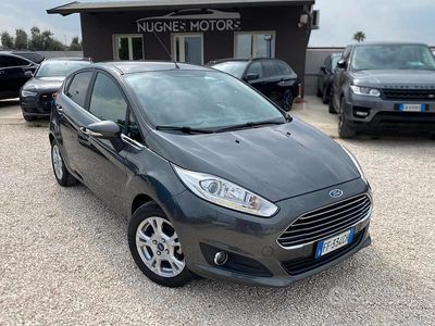 Usata Ford Fiesta Titanium 101 CV (74 kW) 2016 Grigio Berlina