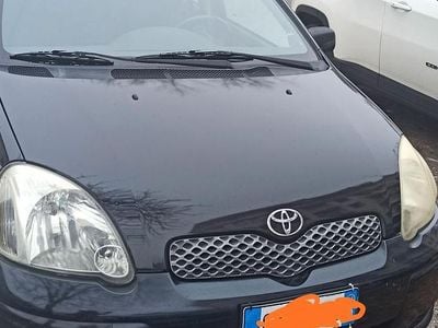 Usata Toyota Yaris 75 CV (55 kW) 2004 Nero Berlina
