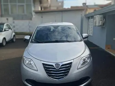 Usata Lancia Ypsilon Silver 69 CV (50 kW) 2013 Grigio Utilitaria