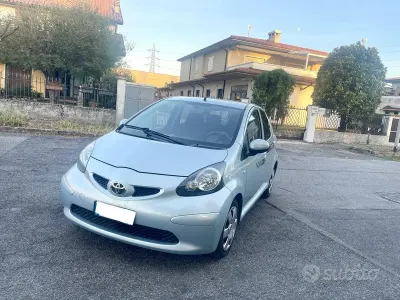 Usata Toyota Aygo 68 CV (50 kW) 2007 Blu Utilitaria