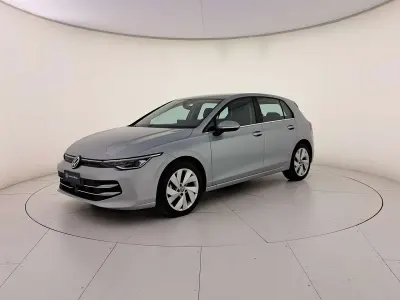Usata VW Golf VIII Style 150 CV (110 kW) 2025 Dolomite silver metallizzato Berlina