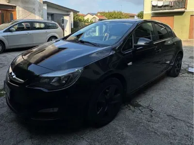Usata Opel Astra Energy 140 CV (102 kW) 2014 Berlina