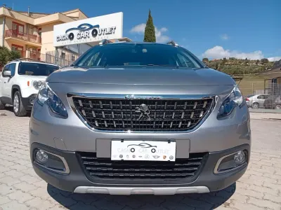 Usata Peugeot 2008 Allure 102 CV (75 kW) 2019 Argento SUV