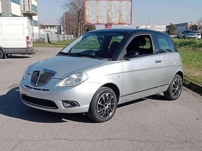 Usata Lancia Ypsilon 95 CV (69 kW) 2007 Argento/nero Utilitaria