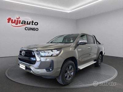 Usata Toyota HiLux Lounge 150 CV (110 kW) 2023 Oxide met Pick-up