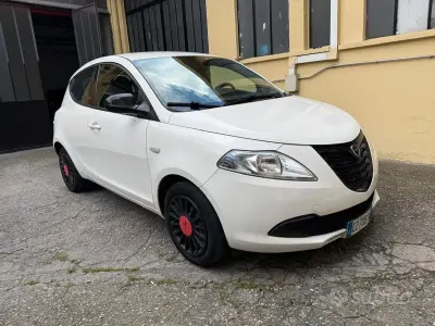 Usata Lancia Ypsilon Gold 69 CV (50 kW) 2015 Other Utilitaria