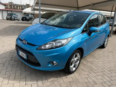 Usata Ford Fiesta Business Edition 82 CV (60 kW) 2012 Blu Berlina