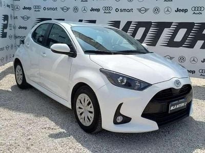 Usata Toyota Yaris Active 72 CV (52 kW) 2022 Bianco Utilitaria