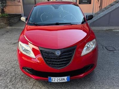 Usata Lancia Ypsilon 69 CV (50 kW) 2015 Rosso Utilitaria