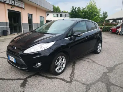 Second-hand Ford Fiesta Titanium 71 CP (52 kW) 2011 Negru Hatchback
