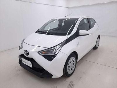 Begagnad Toyota Aygo Business Edition 72 HK (52 kW) 2019 Vit Halvkombi