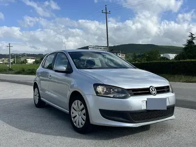 Käytetty VW Polo 90 HP (66 kW) 2012 Harmaa Viistoperä