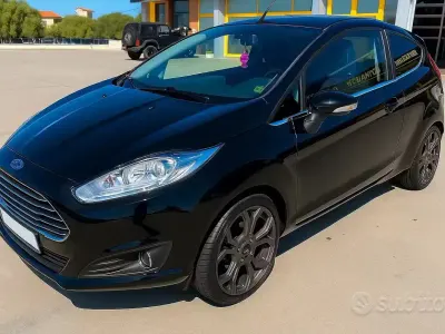 Usata Ford Fiesta Titanium 95 CV (69 kW) 2014 Nero Utilitaria
