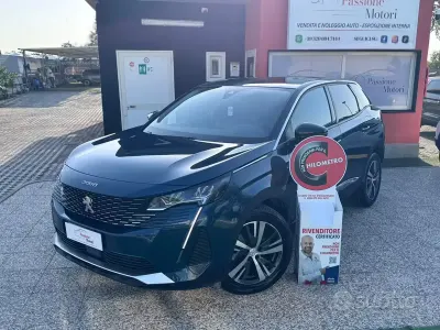 Usata Peugeot 3008 Allure 131 CV (96 kW) 2022 Verde SUV
