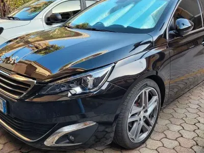 Usata Peugeot 308 Allure 116 CV (85 kW) 2014 Nero Utilitaria