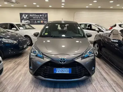 Usata Toyota Yaris Lounge 111 CV (81 kW) 2019 Grigio Berlina