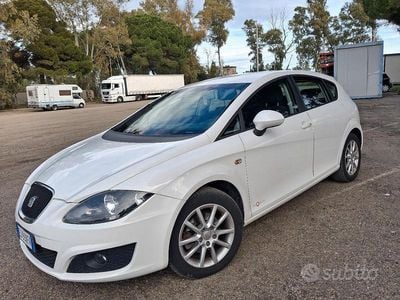 Usata Seat Leon Style 105 CV (77 kW) 2011 Bianco Utilitaria