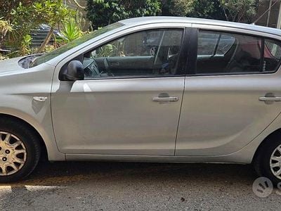 Begagnad Hyundai i20 2010 Grå Sedan