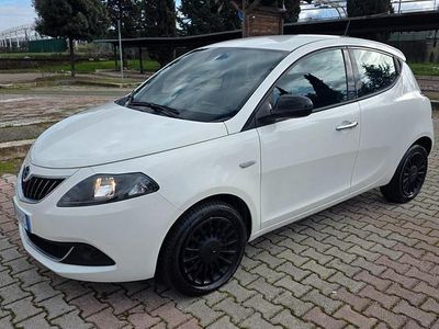 Usata Lancia Ypsilon Silver 69 CV (50 kW) 2022 Bianco Utilitaria