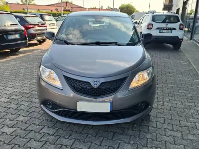 Usata Lancia Ypsilon 69 CV (50 kW) 2019 Grigio