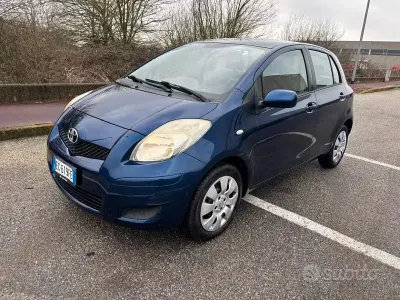 Usata Toyota Yaris Sol 69 CV (50 kW) 2010 Bluazzurro Utilitaria