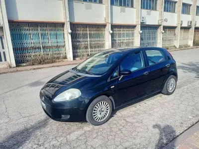 Usata Fiat Grande Punto Dynamic 90 CV (66 kW) 2006 Nero Utilitaria