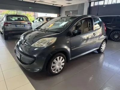 Usata Peugeot 107 68 CV (50 kW) 2006 Nero Utilitaria